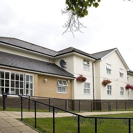 Premier Inn Epsom Central Esterno foto
