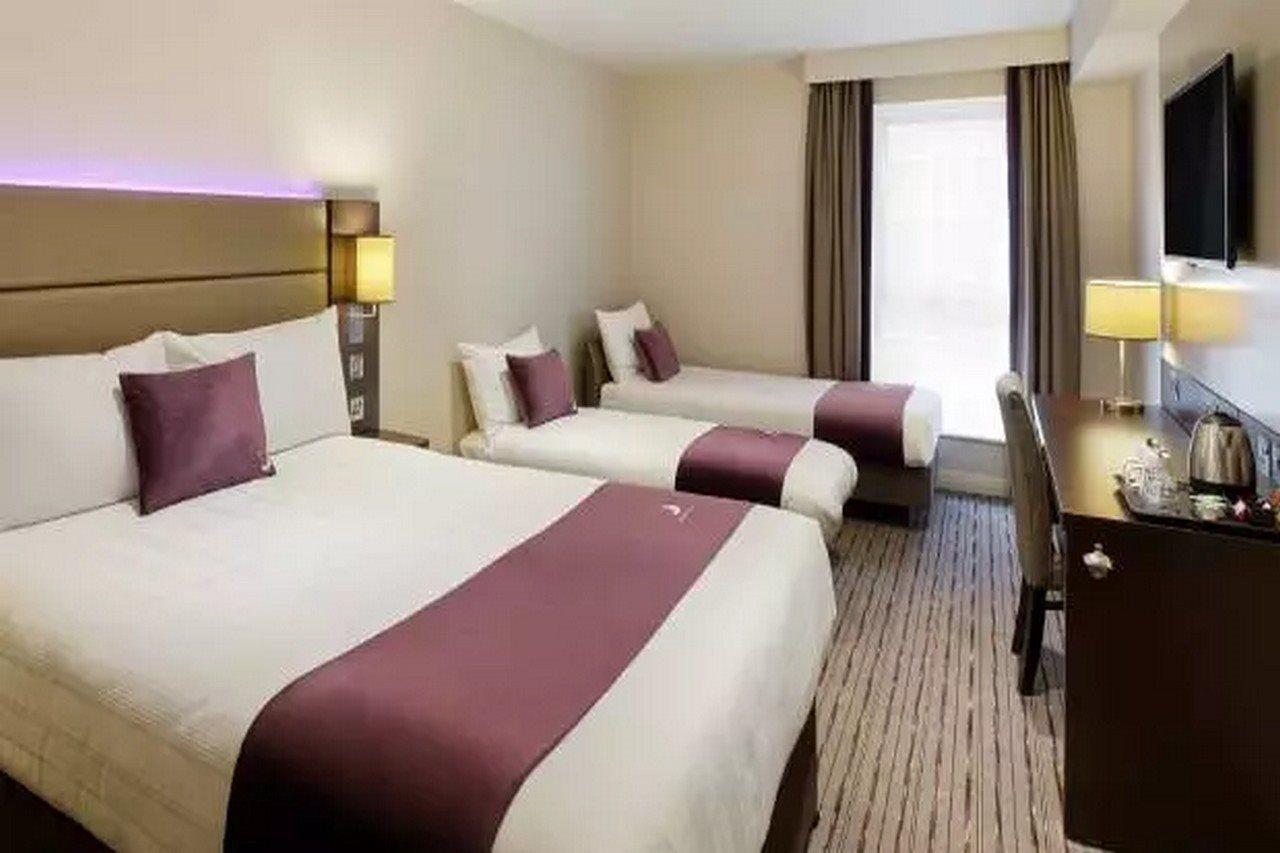 Premier Inn Epsom Central Esterno foto