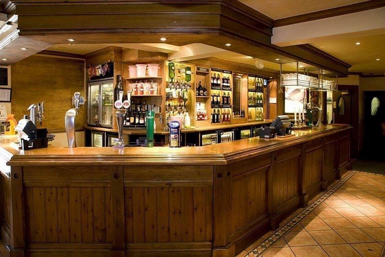 Premier Inn Epsom Central Esterno foto
