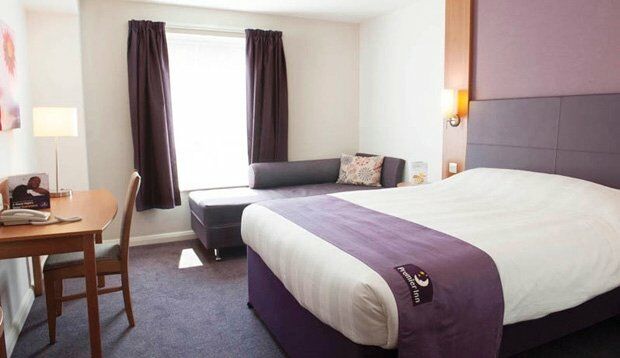 Premier Inn Epsom Central Esterno foto